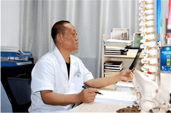 匾牌|贵州鼻咽癌患者为渭南杜桥医院赵志文主任送匾牌