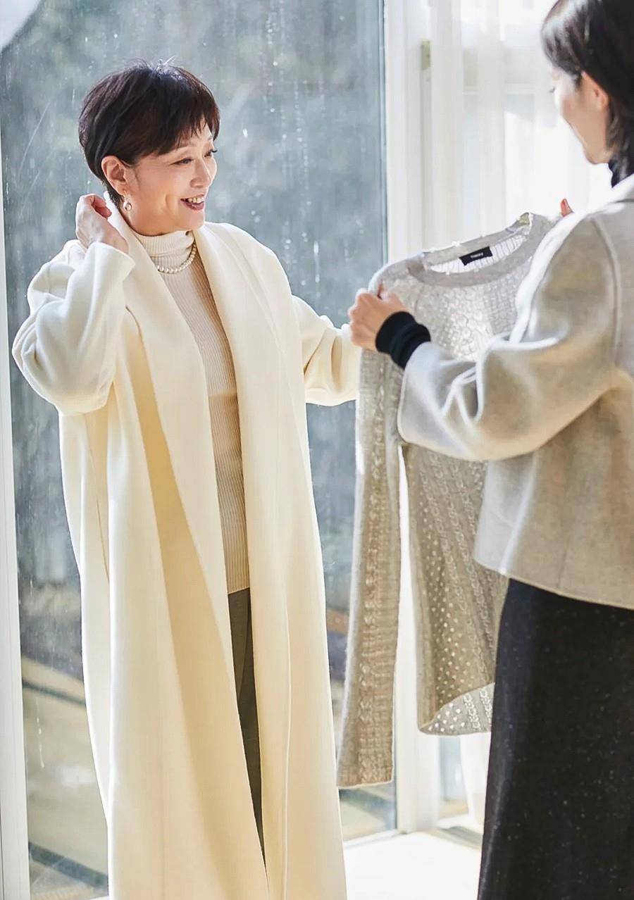 高领衫|这才是开春流行的打扮!阔腿裤+开衫,五六十岁的女人这样穿真美