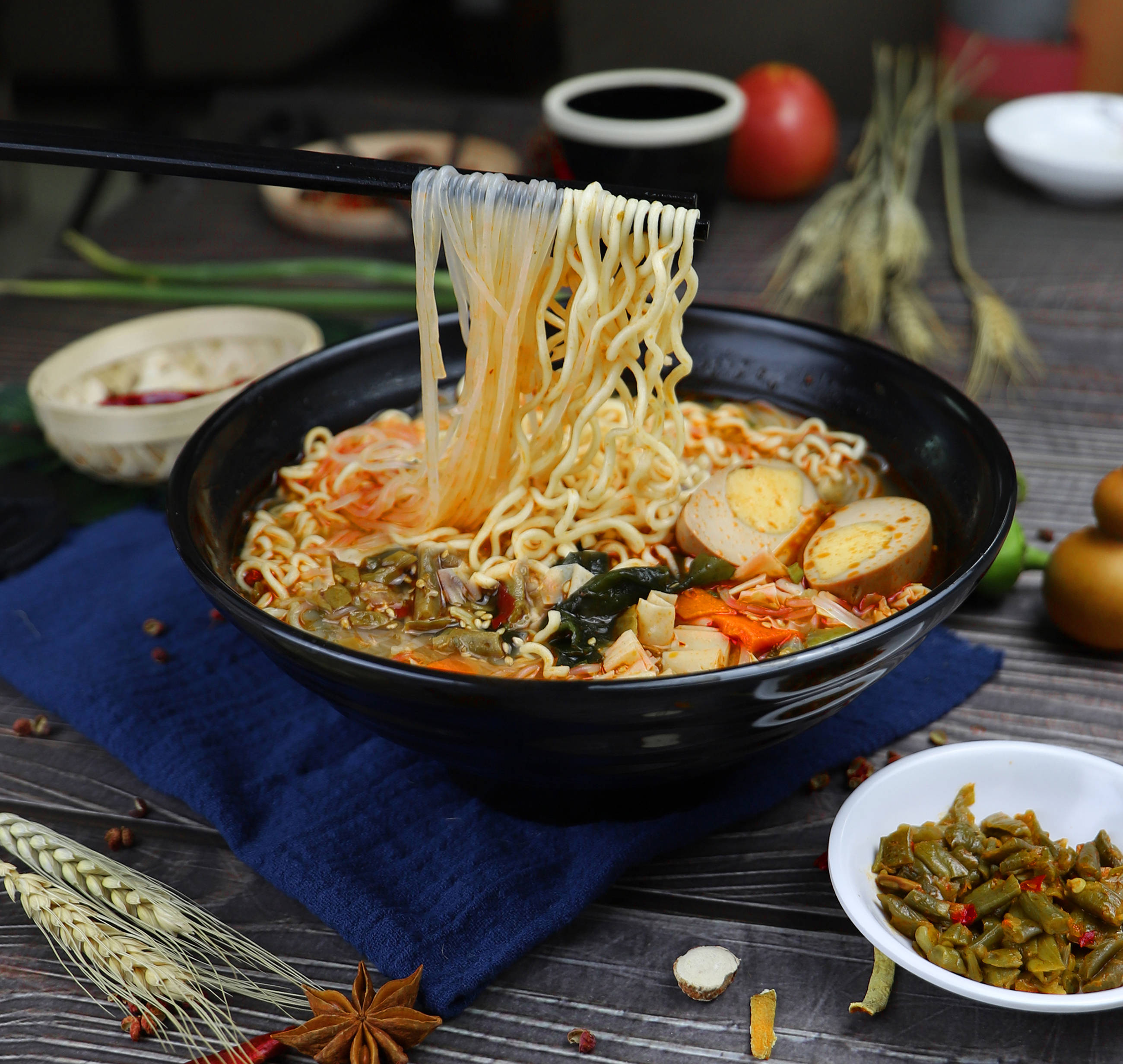 方便面不方便吃法之鸡蛋火腿炒方便面