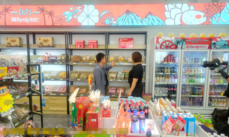 进行|零食店铺货也有大学问 怡佳仁手把手教你