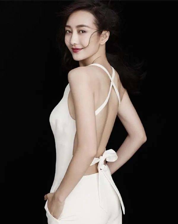 王鸥百变造型太美艳了雪肤玉貌魔鬼身材性感撩人