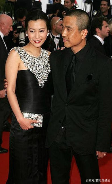 设计|郝蕾身材微胖挺有贵妇范，穿抹胸礼服走红毯曲线完美，魅力挡不住