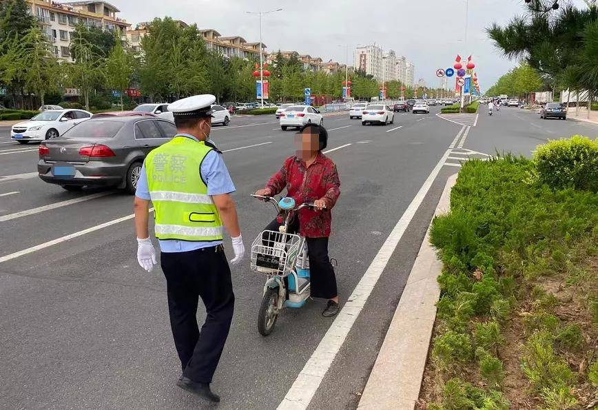 莱西有人骑电动车在北京路逆行!曝光!