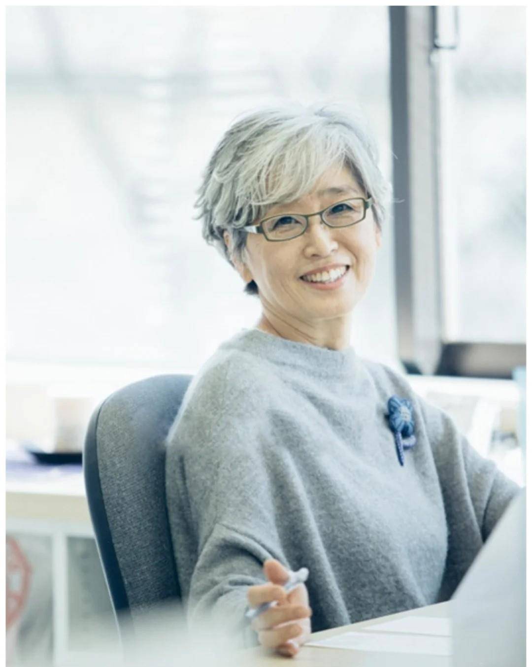 发型|60岁的女人，过年染什么发色好？学会这3种选色法，怎么都好看