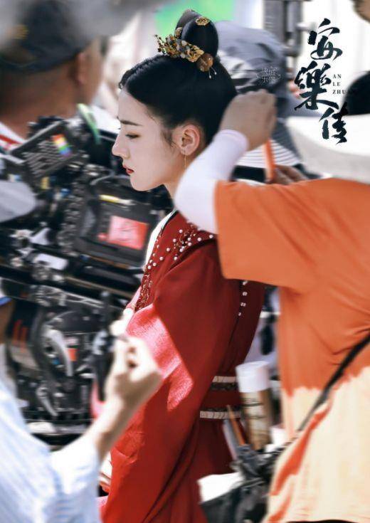 什么|《你是我的荣耀》还没完，热巴又一新剧开机，看清男主，给我冲！