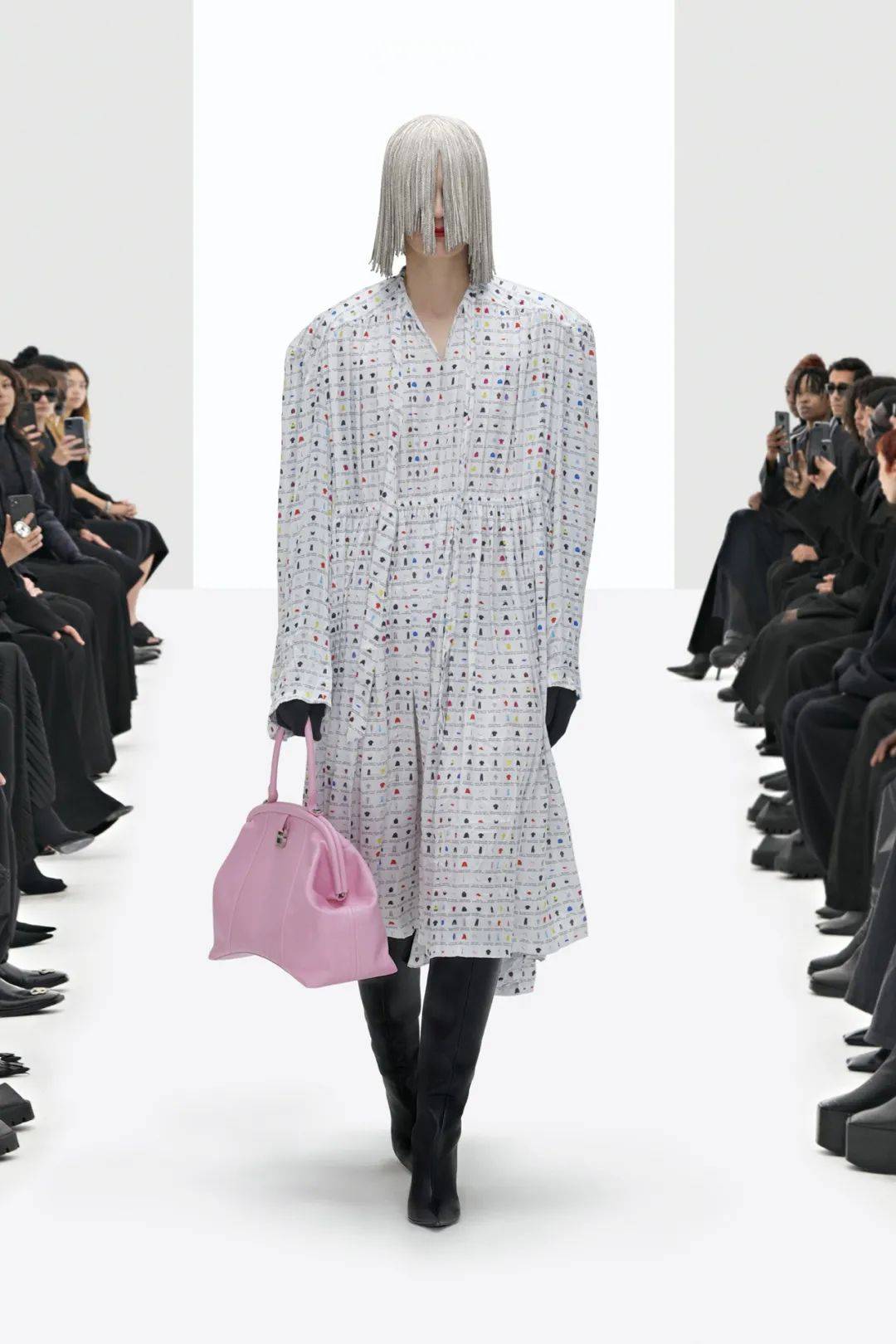 个性|你的肩膀可以有多酷？Balenciaga2022春夏成衣