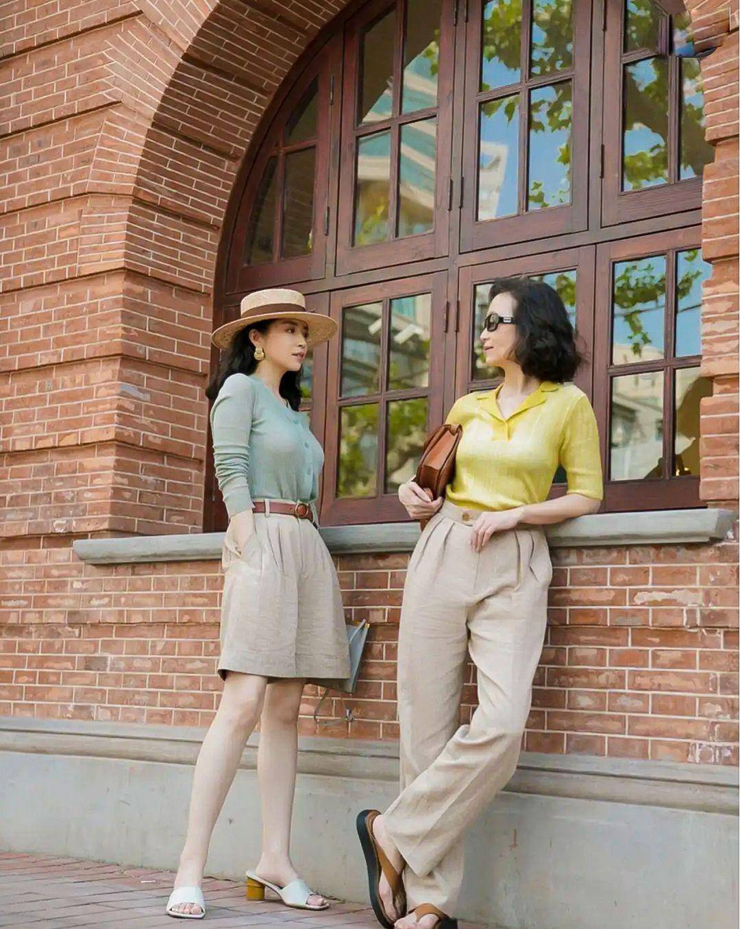 白色|五六十岁的女人，可以多穿这3个“亮丽色”，优雅减龄还衬肤色