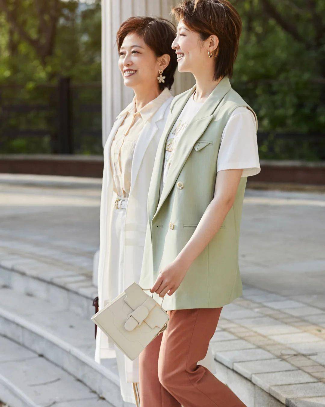效果|“半身裙+这3件衣衫”真美，中年妈妈就该这么穿，优雅又减龄