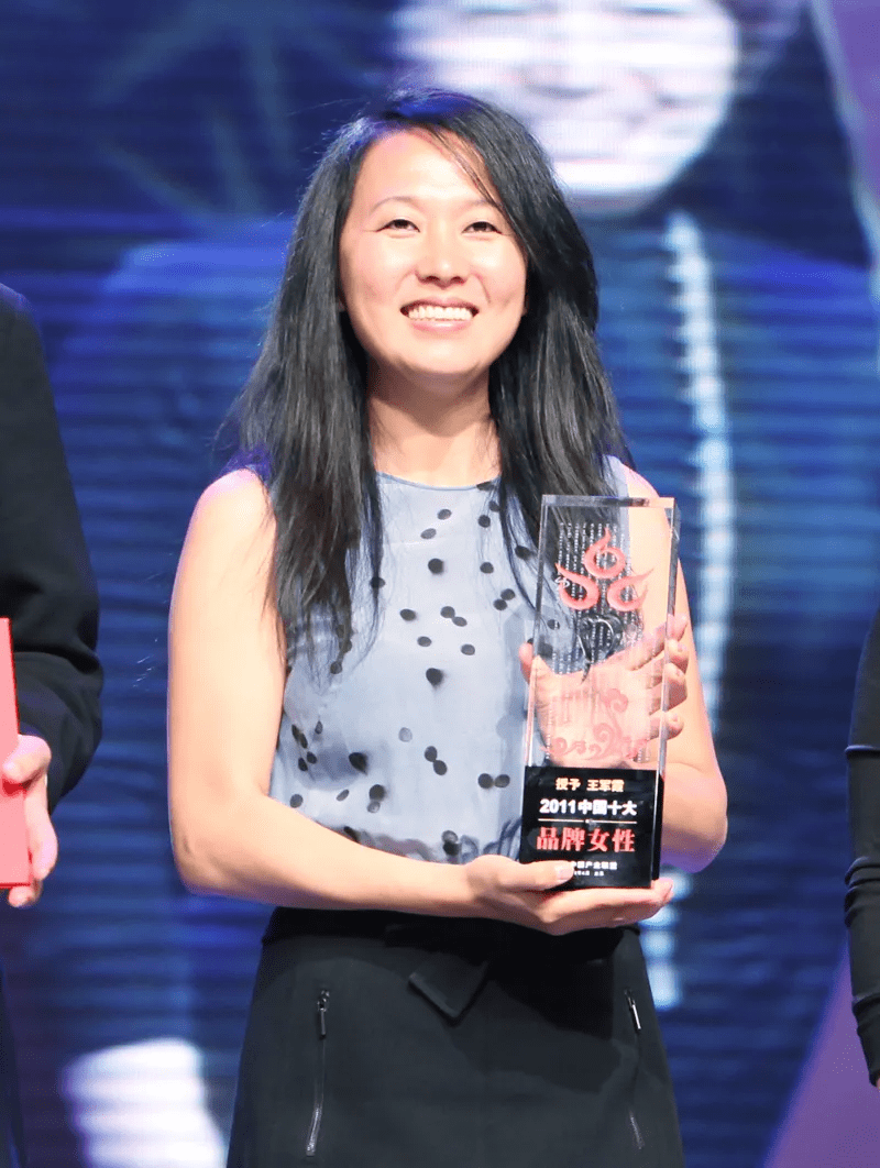 员,中国第一位冬奥会冠军,2010十大品牌年度人物金晶击剑残疾运动员