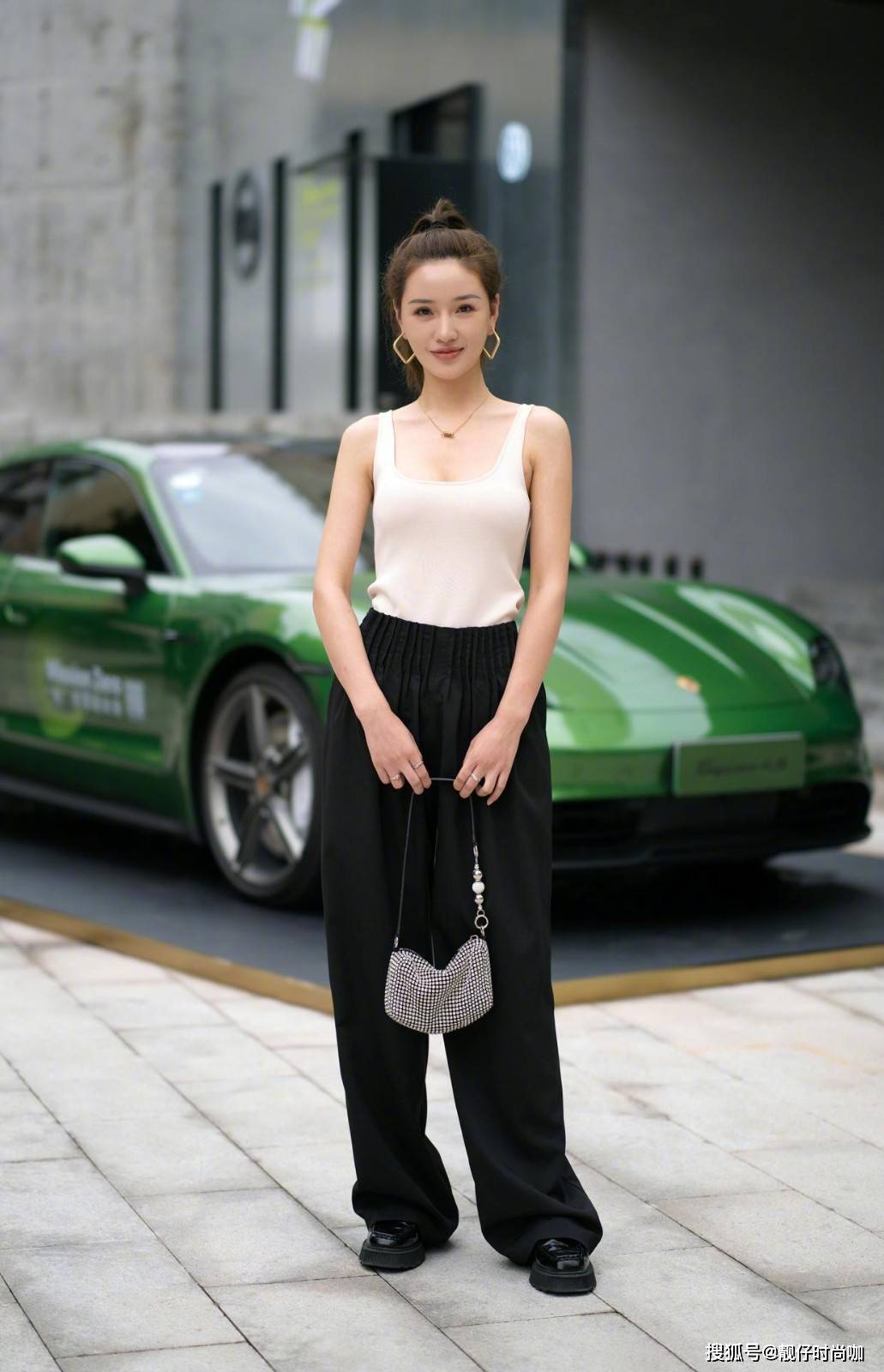 场合|“阔腿裤”穿出女性时髦感，适合各种场合，遮赘肉与无形