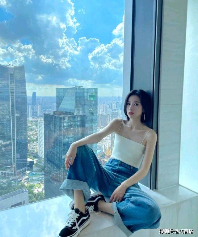 身材|周雨彤真是穿在了我的审美点上，简单大方，太像INS时尚博主了