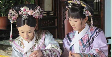 眼睛|女明星古装遮住了鞋子，但是遮不住脚下的这块砖，辣眼睛