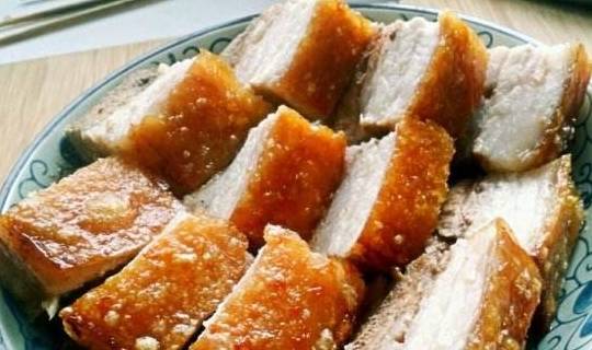 做法|简单几步做出美味的脆皮五花肉，皮脆肉嫩，吃一口就停不下来