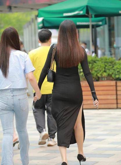曲线美|黑色修身长裙搭配丝绒尖头高跟鞋，穿出曲线美，优雅又精致！