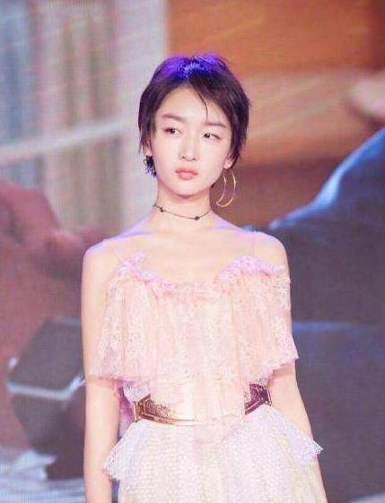 发型|最流行的短发，唐嫣像18岁，郑爽甜美，杨幂个性，只有她的最尴尬
