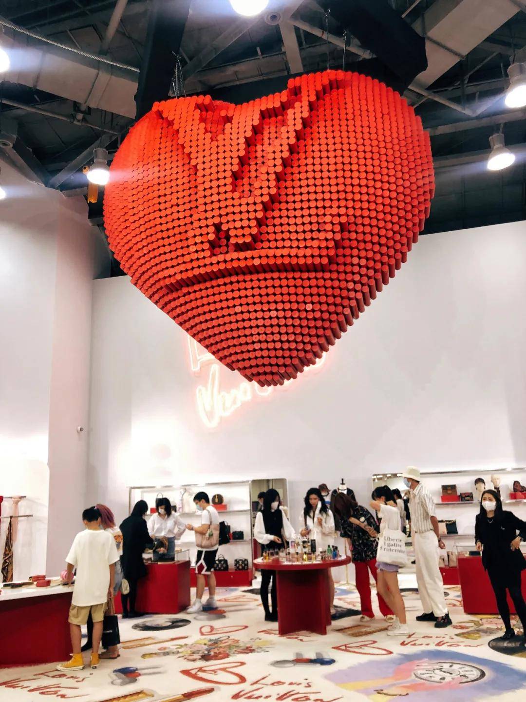 网友|七夕，LV、香奈儿们有点“冷静”？