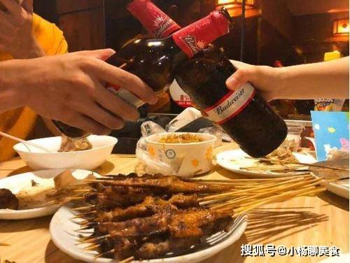 喝了幾十年啤酒才曉得啤酒蓋上有個開關女生都能輕鬆打開