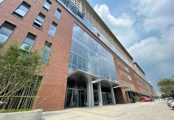 济南诚基中心:渡尽劫波,"土豪金"变成红砖幕墙的新潮空间