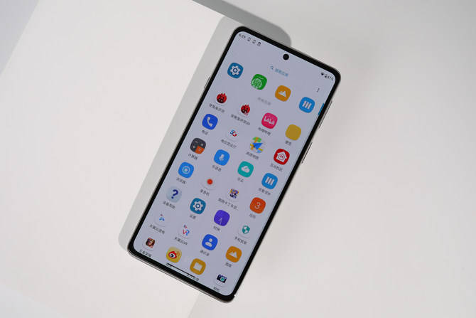 手机|新锐商务轻薄5G新选择 摩托罗拉 edge轻奢版评测
