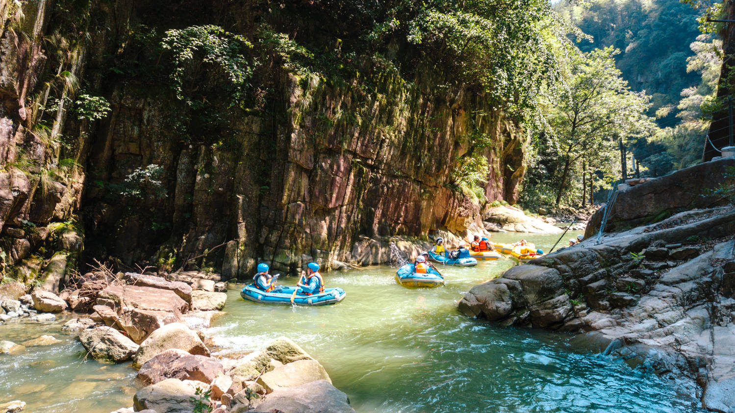 极限挑战何洛洛张彬彬的夏天去哪玩最新取景地安吉仙龙峡漂流