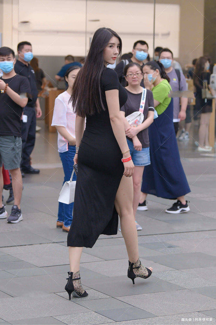 长裙|修身长款连衣裙搭配同色系高跟鞋，冷艳高贵，气质出众