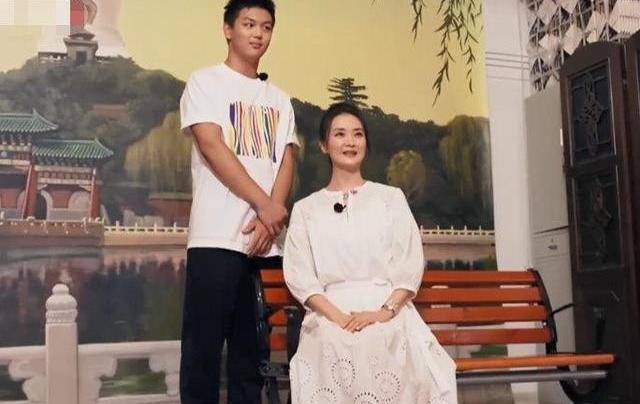 视觉|真正懂时尚的女人，夏天很少穿裤子，优雅长裙显白又时髦
