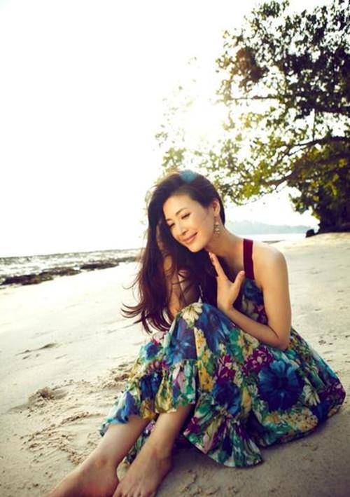 身材|“低调美人”童蕾好会穿 独特印花穿出高级感 气质优雅迷人