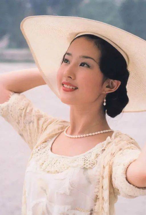 民国|美到极致的民国大小姐，景甜宋轶张予曦上榜，她是永远的红玫瑰