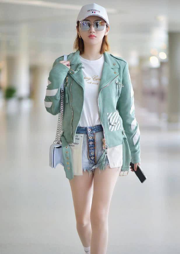 身材|46岁梅婷好会穿 牛仔连体裤穿出少女感“腿龄”最多26