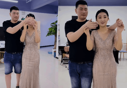 网友|大衣哥儿子为老婆庆生!当众搂抱亲密喂食,女方穿低领裙大秀美背