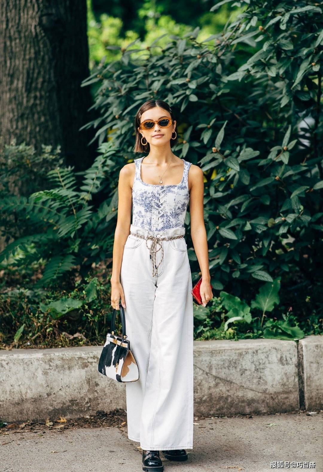 因为|马上到末伏了！是时候备起一件小吊带去刷街了，清凉又不会晒伤