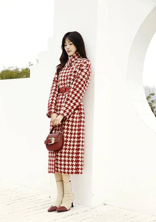 身材|孙俪新造型曝光 千鸟格外套显霸气 五五分刘海干练精致