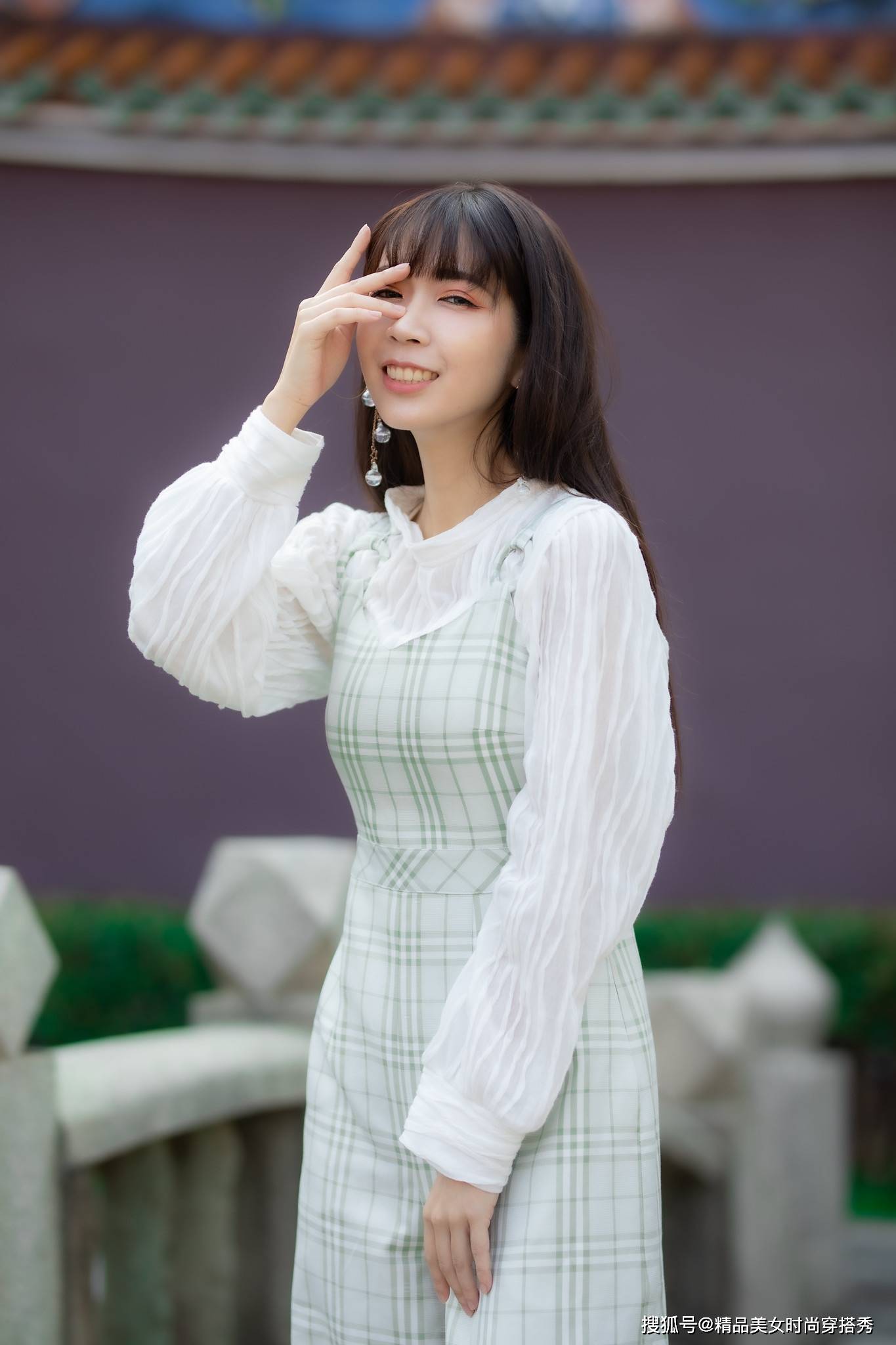 吊带|小姐姐身穿格子连体裤，干练优雅气质，妥妥的精致女神
