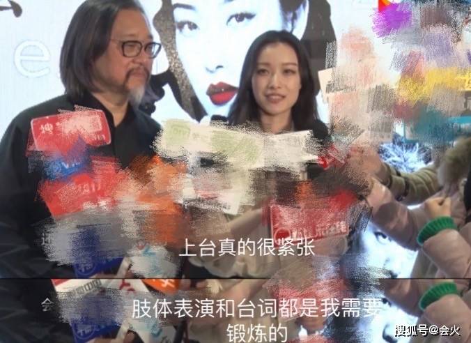 剧场|倪妮薄纱写真曝光，穿紧身裙秀蝴蝶骨美背，光脚坐地眼神迷离