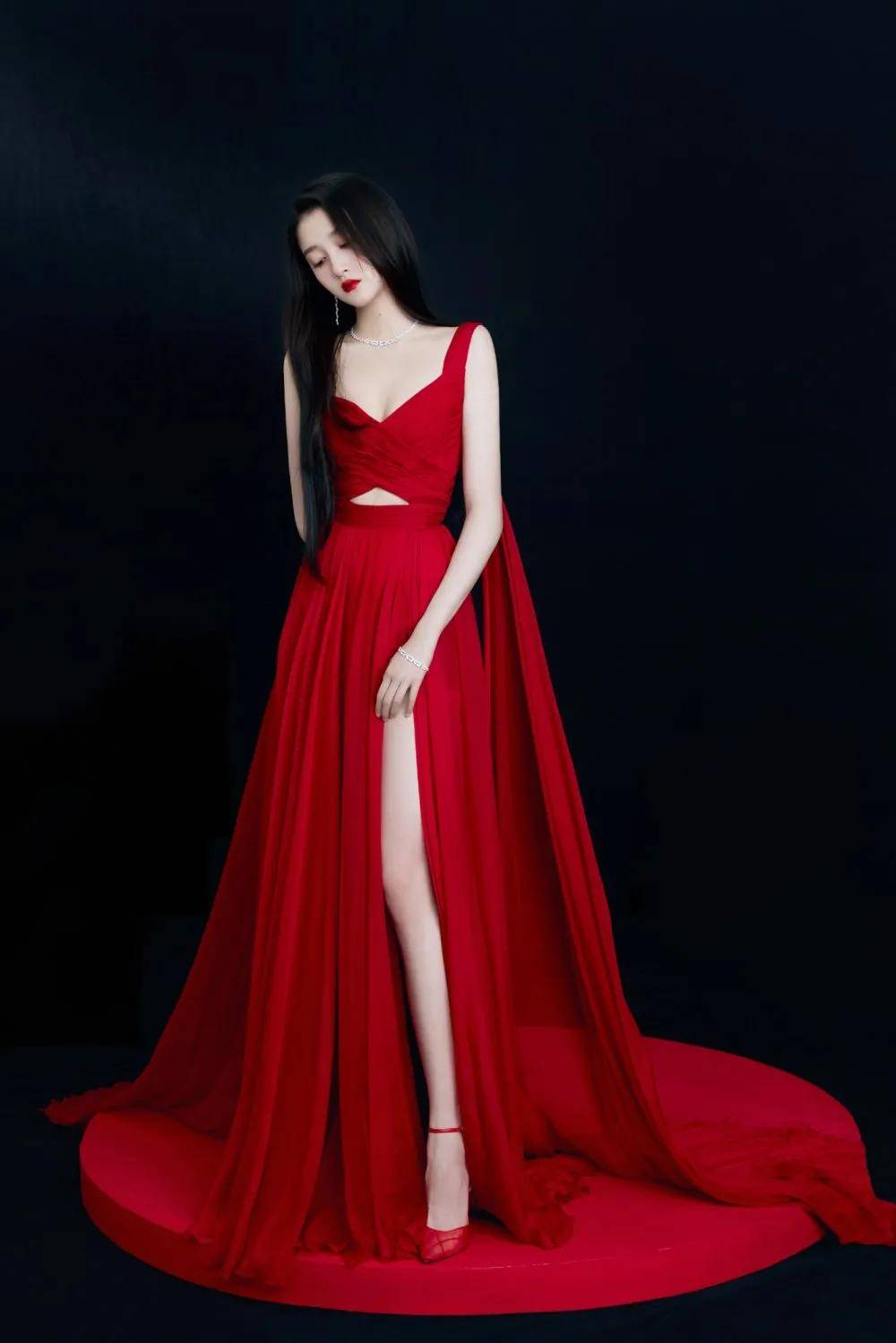 品牌|快把裤子脱掉！今夏最撩人的“法式裙”，显瘦绝绝子！