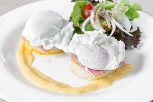 下锅|煮荷包蛋，不要再直接下锅了，记得多做2步，鸡蛋个个圆润完整