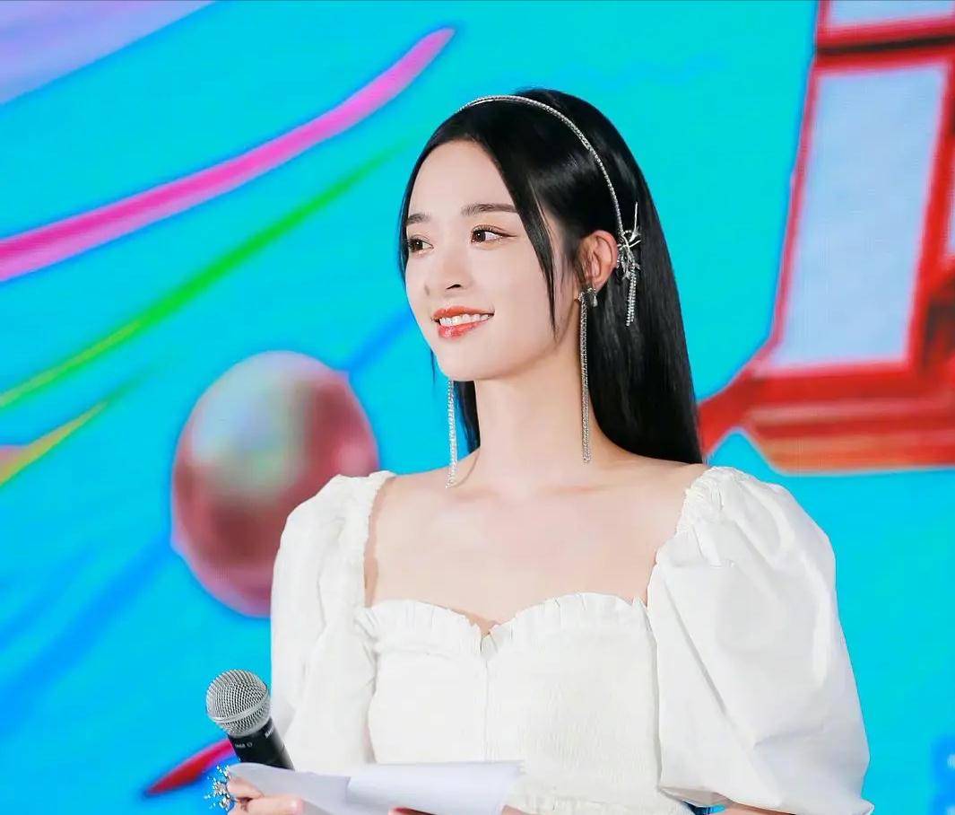 女主持|女主持与小5岁男星恋爱，父亲掩面痛哭不看好：还是男人最懂男人