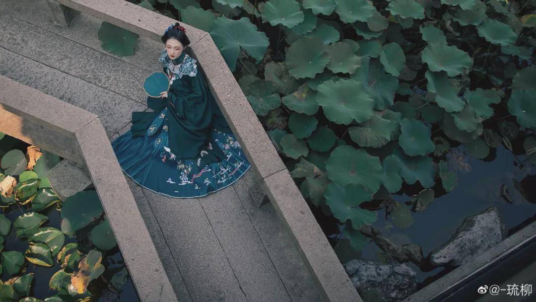 仙女|汉服小仙女：一别如斯，落尽梨花月又西