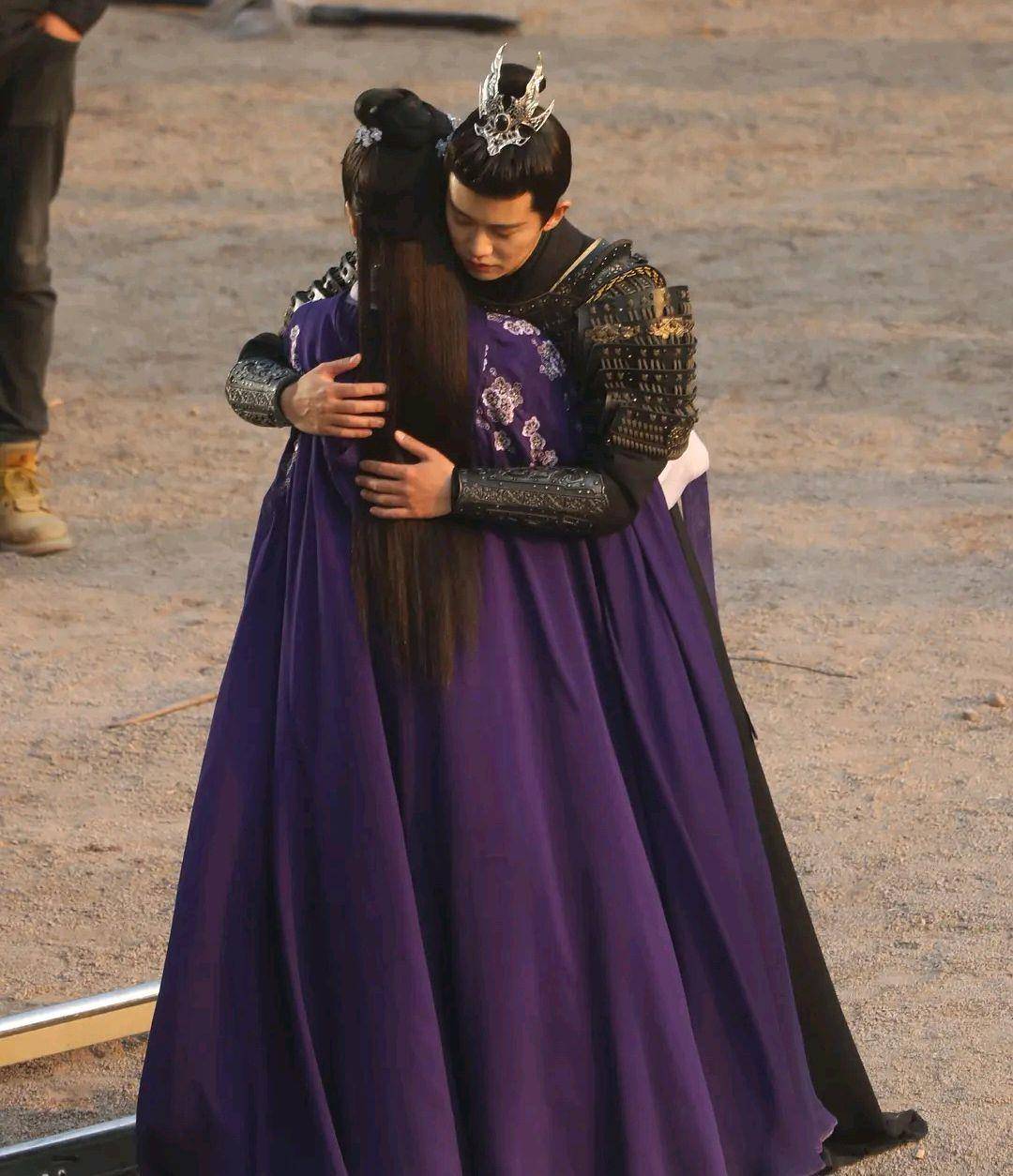 任国超|任嘉伦厉害了，八月11个平台都在播他的剧，这是实火的节奏