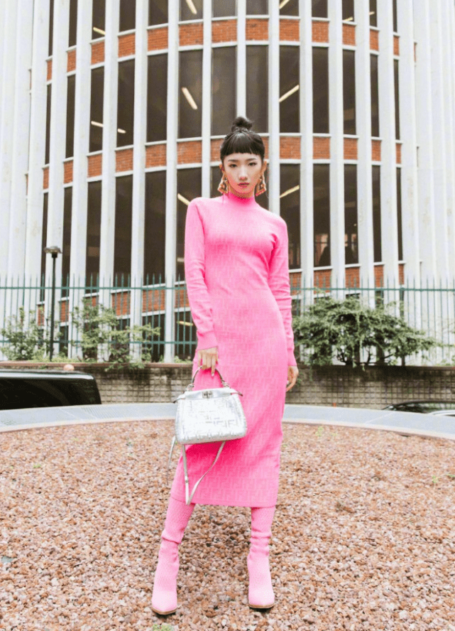 单飞|孟美岐单飞后放飞自我？“芭比裙”都敢挑战，却被肚子上赘肉抢镜