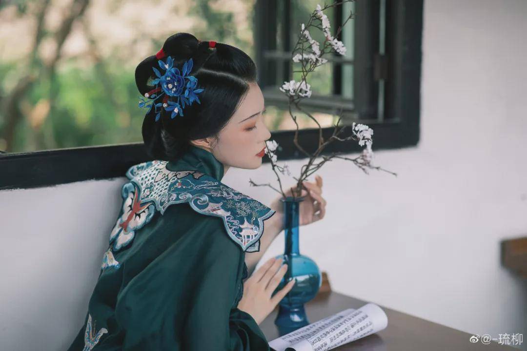 仙女|汉服小仙女：一别如斯，落尽梨花月又西