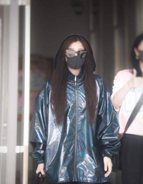 鞋子|富婆虞书欣的宝藏衣品,一个造型都是几万起步,我只买得起这红裙