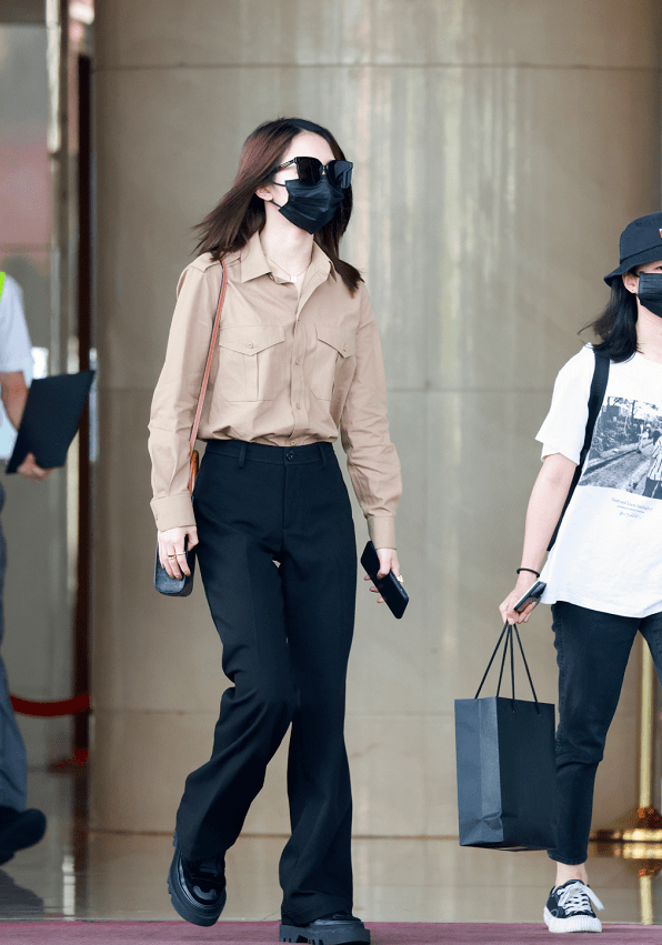 单飞|孟美岐单飞后放飞自我？“芭比裙”都敢挑战，却被肚子上赘肉抢镜