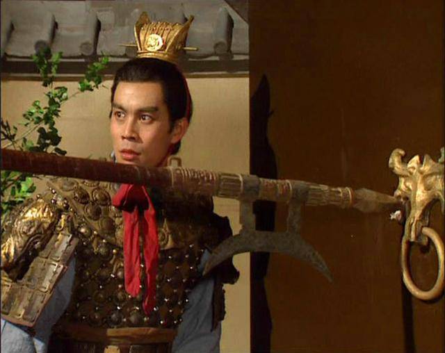 原创为何吕布总被士族忽悠?与他反复无常的性格有关