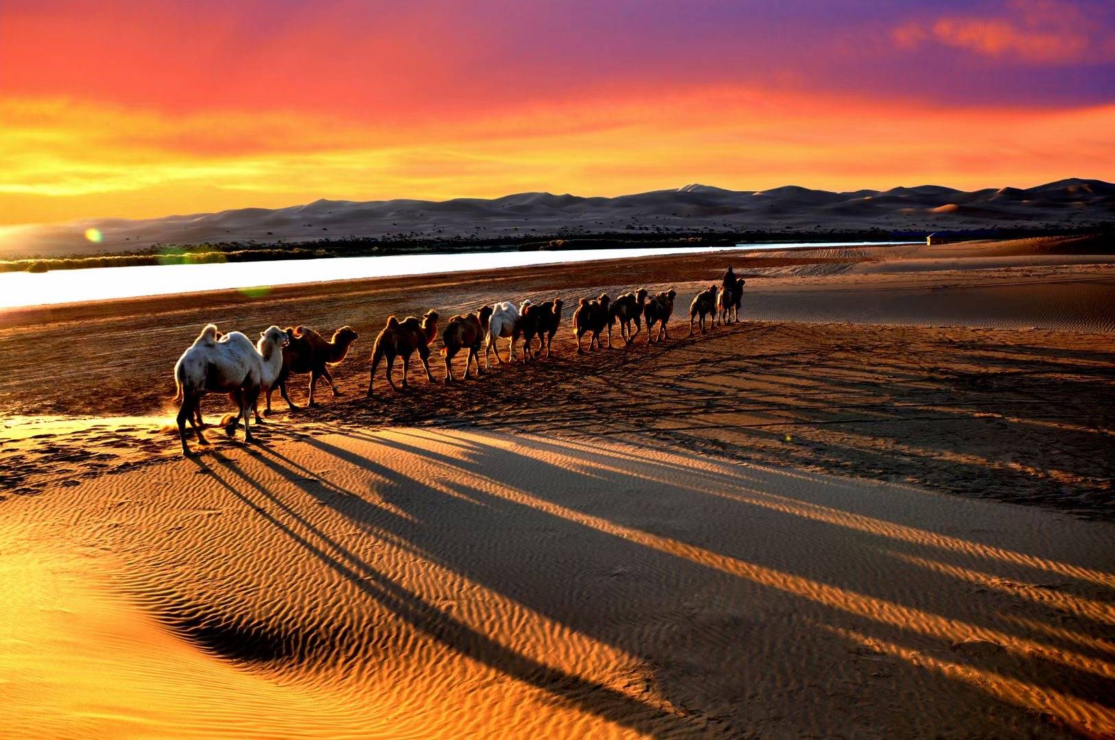 初见腾格里经典五湖4天3夜轻装徒步