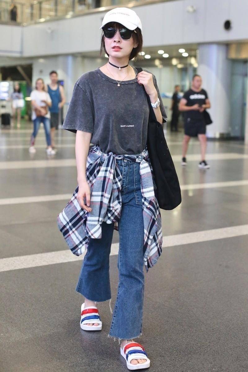 女生|倪妮庆祝33岁生日，穿灰T巧把下摆塞裤腰，穿衣时髦仍像小女生