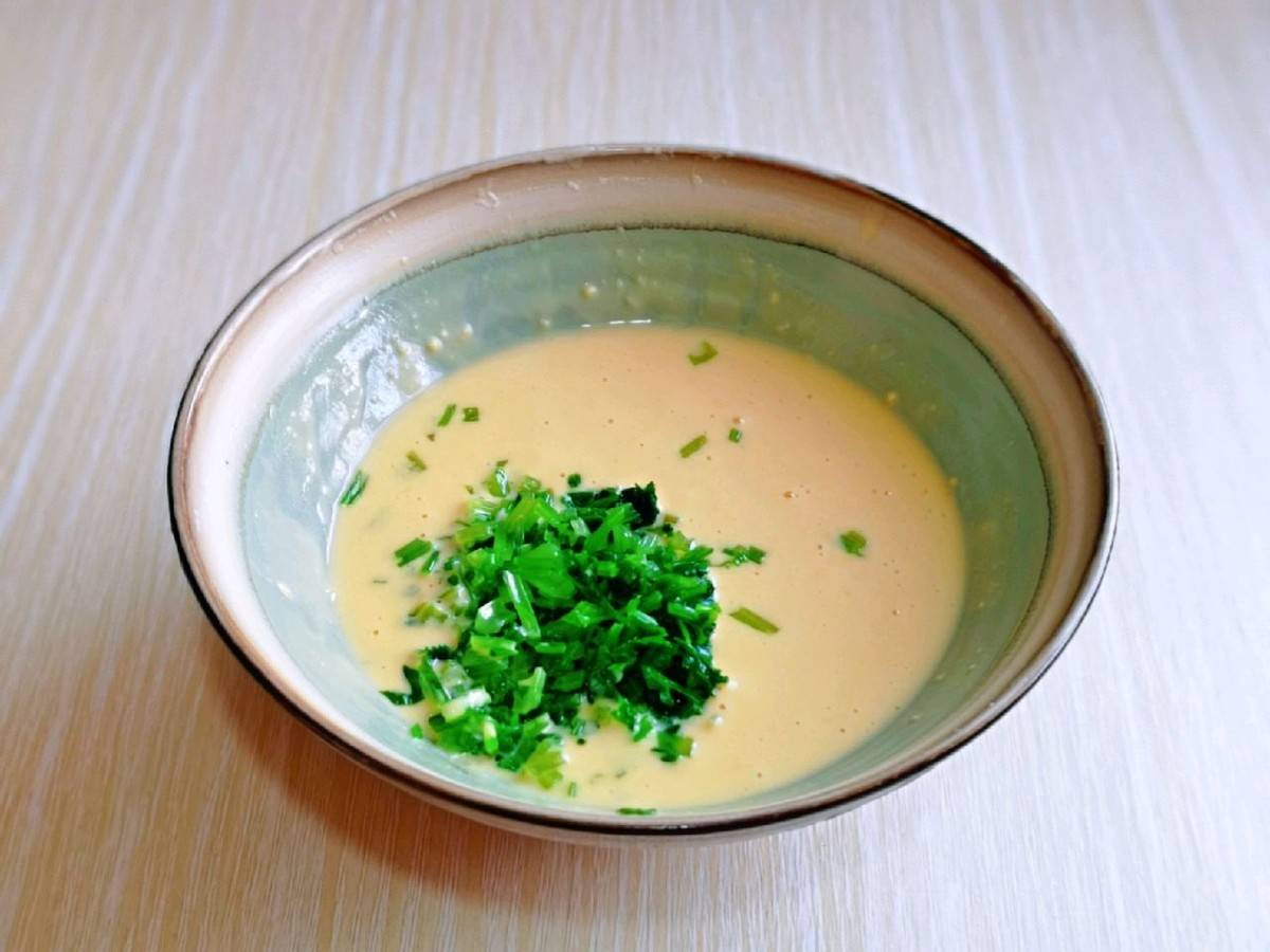 什么|早餐不知道吃什么，来试试虾仁芹菜鸡蛋饼，营养全面，做法简单