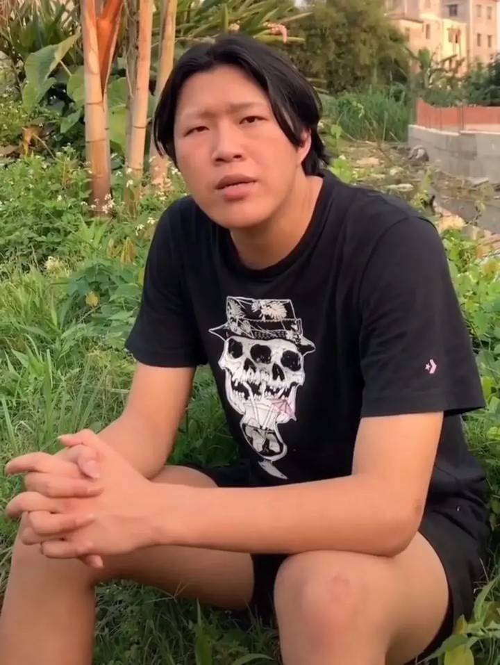 现在的小吉吉,签约了经纪公司,不过从近期流出的照片