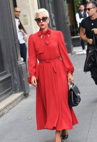 Gaga|Lady Gaga终于丢掉了20cm的战靴和蛇皮袋紧身裙，好好穿衣很范儿
