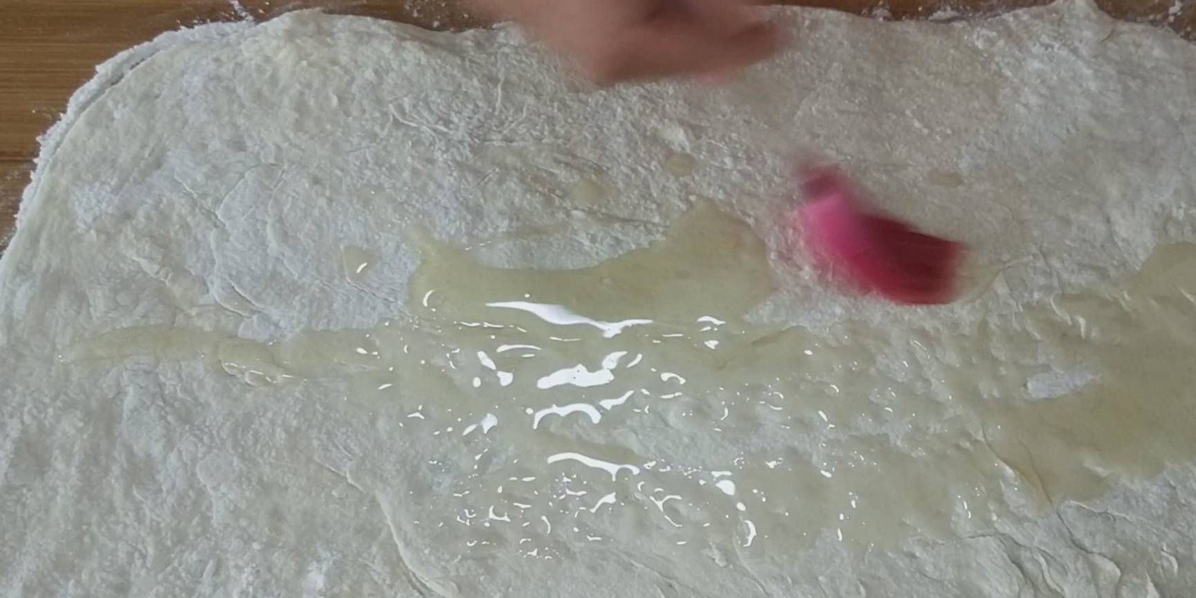 三角|早餐这样做太解馋了，不用揉面，外酥里软层次多，一顿3个吃不够